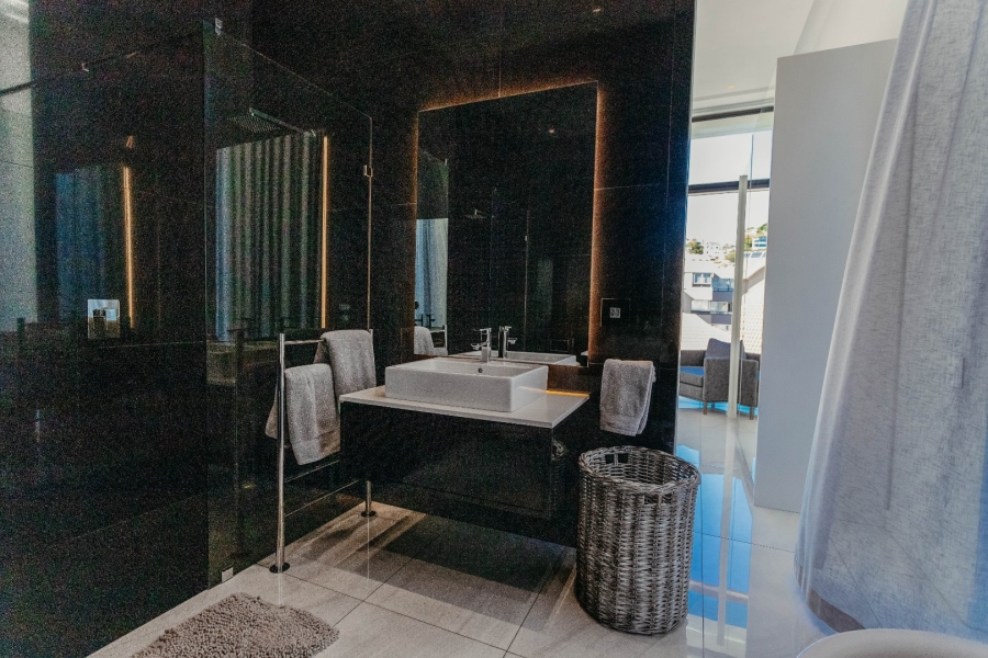 To Let 3 Bedroom Property for Rent in Bantry Bay Western Cape